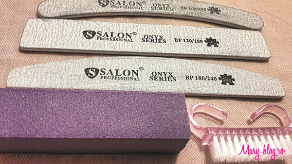 pile unghii si perie